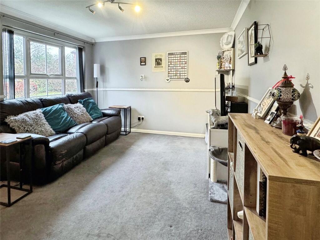 Harvard Close, Woodley, Reading - View 6