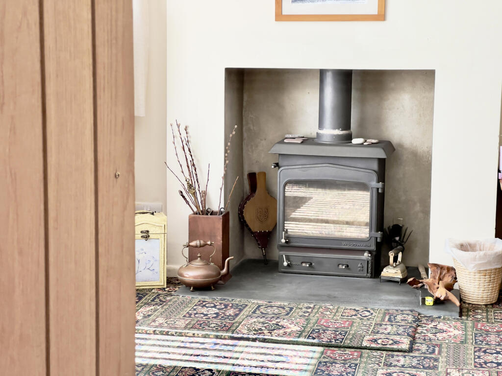 Oasis right in the heart of Watchet! Detached home with walled gardens! photo 2