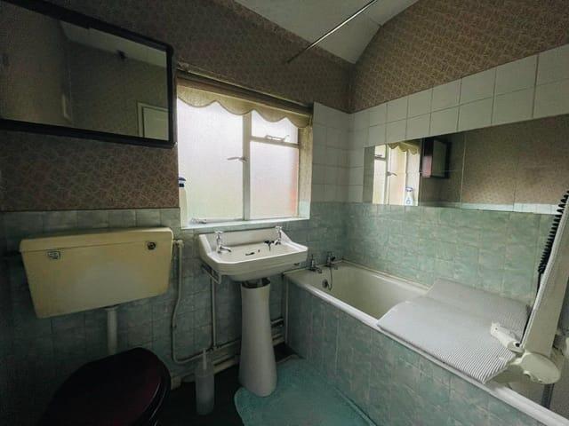 House in Walsall, West Midlands - More