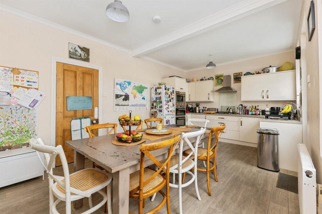 House in Torquay, Torbay - View 3
