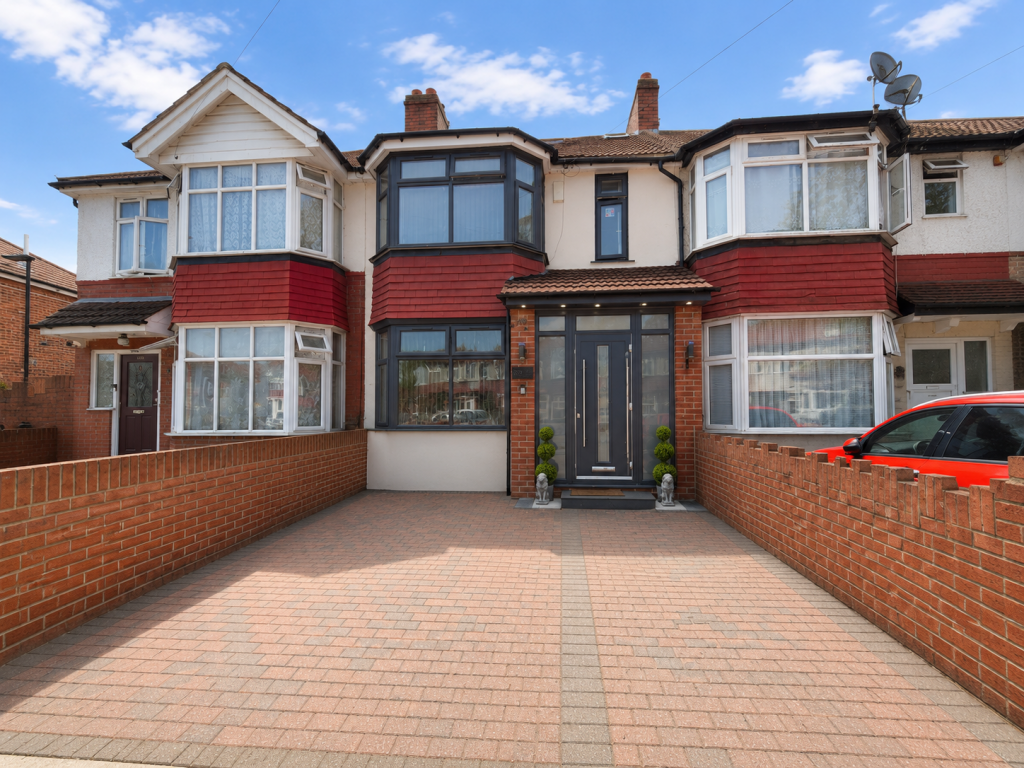 Main image of property: Park Avenue, Southall, UB1