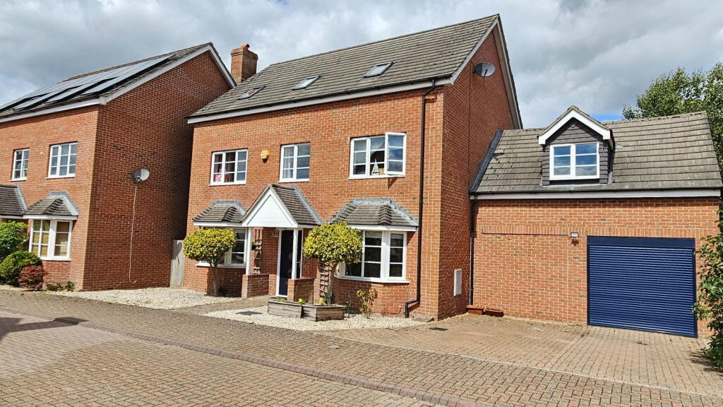 6-bed detached on Hook Close, Greenham RG19 8EZ, £765,000