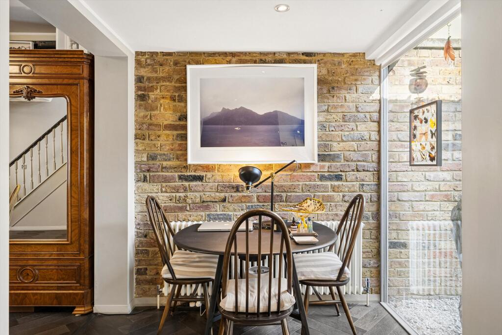 House in London, Merton Park - More