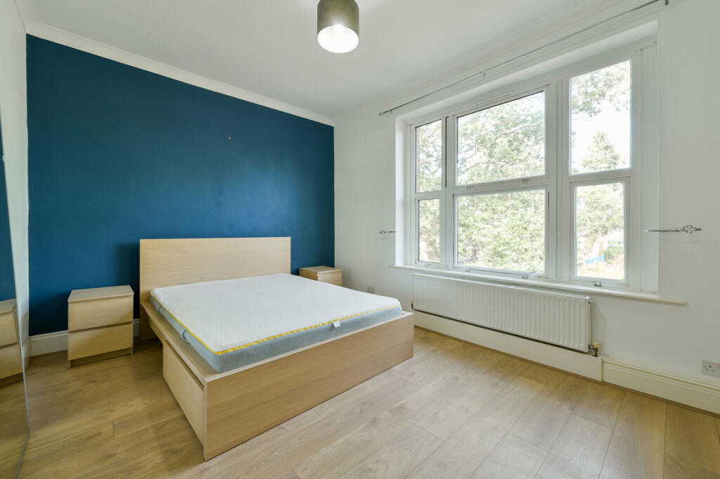 Apartment in London - View 4