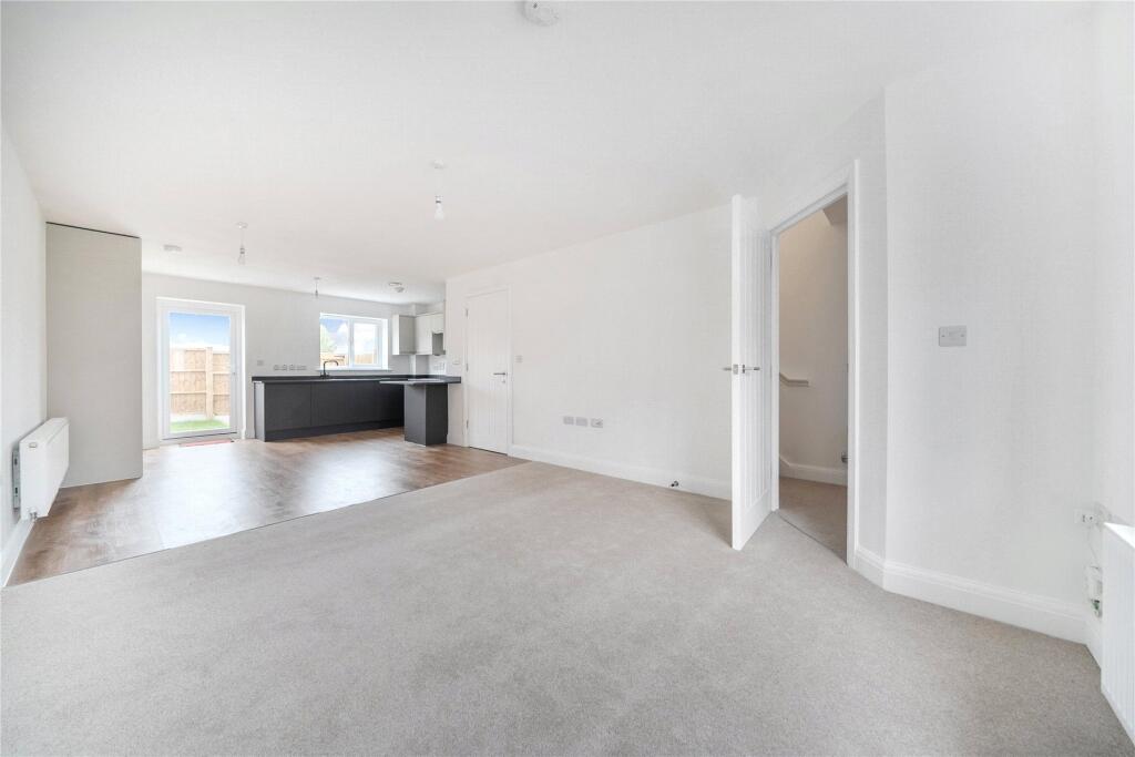 House in Dartford - More