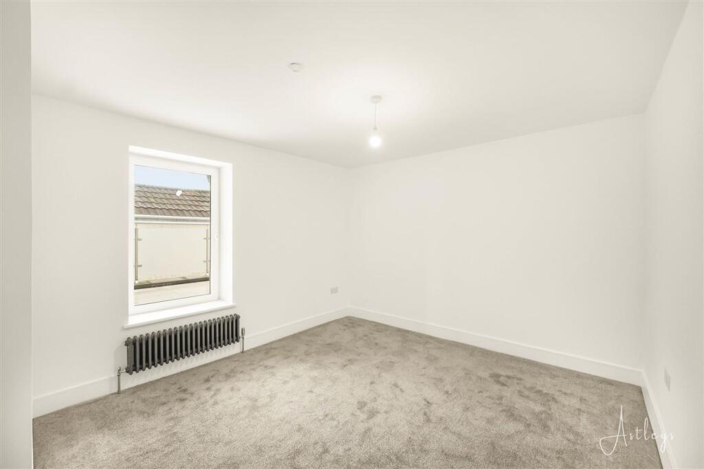 Apartment in Mumbles, Oystermouth - More
