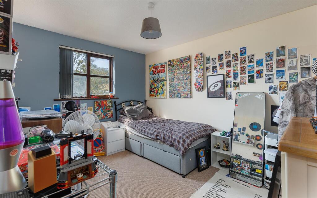 SEMI-DETACHED HOME - St. Margarets Glade, Ventnor photo 4