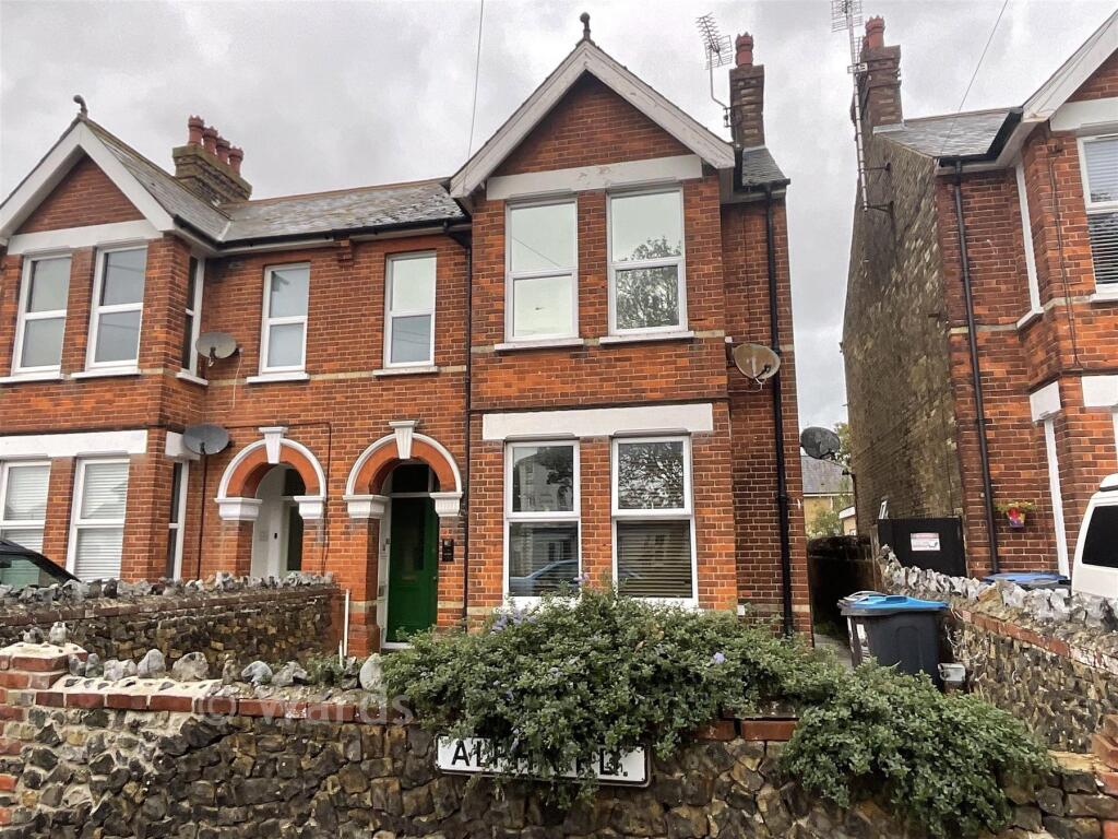 2-bed flat on Alpha Road, Birchington, Kent, £180,000