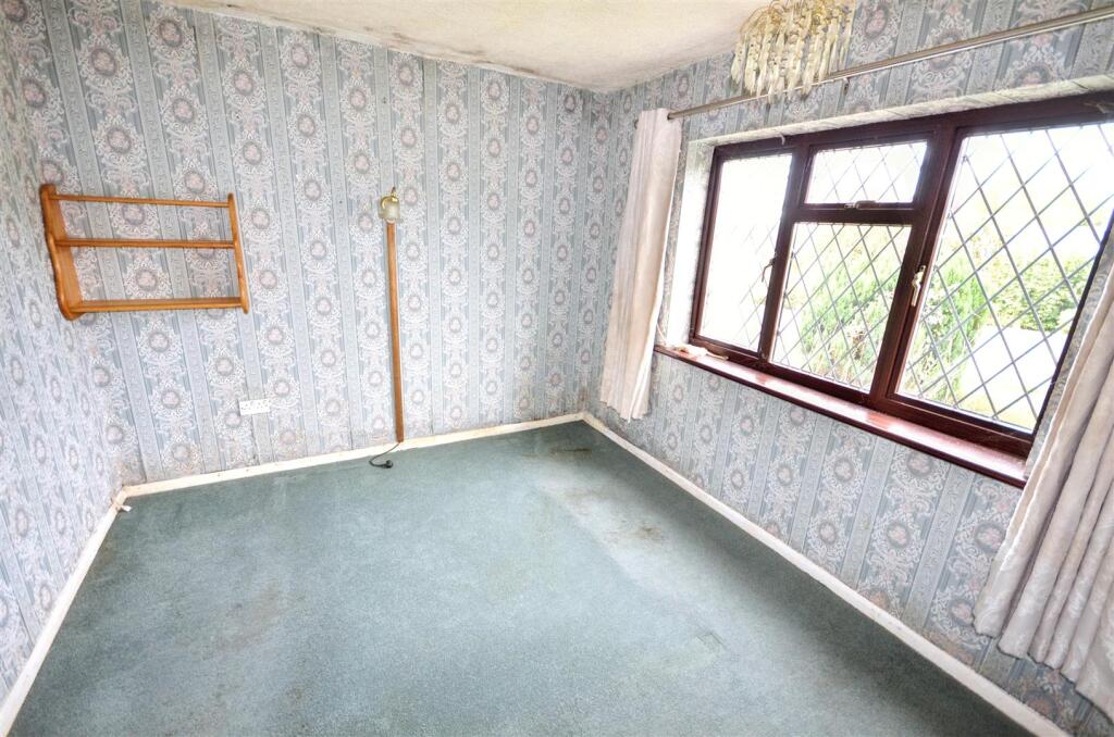 House in Stoke-on-Trent - More