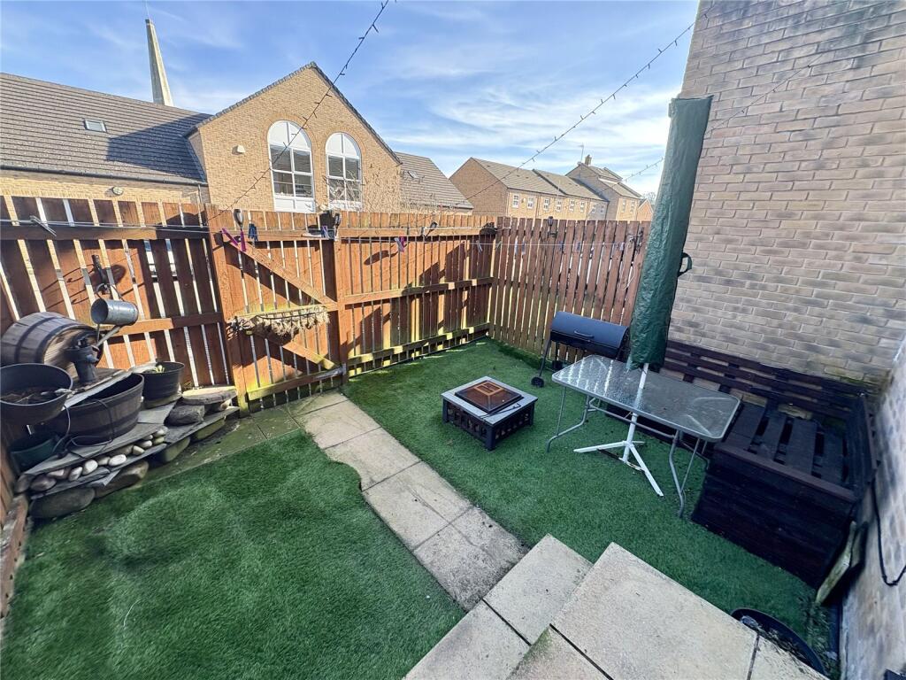 Littlelands, Bingley, West Yorkshire, BD16 photo 3