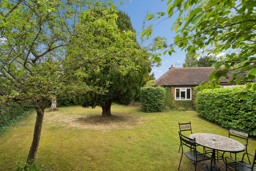 House in Maidenhead, Windsor and Maidenhead - More