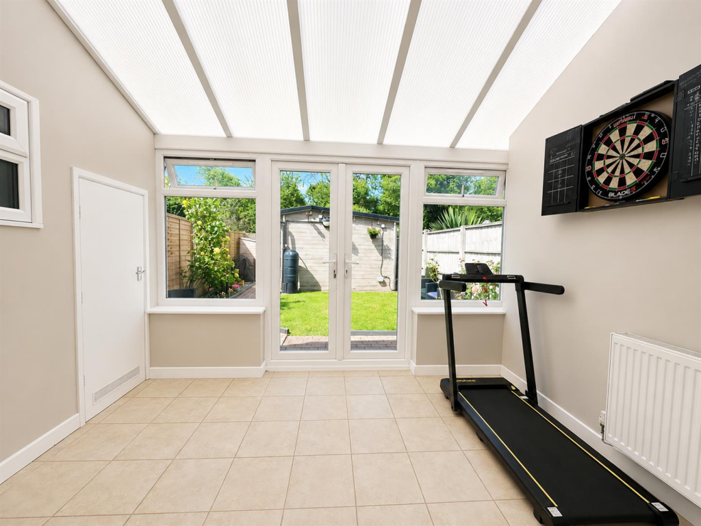 House in Fareham, West End - More