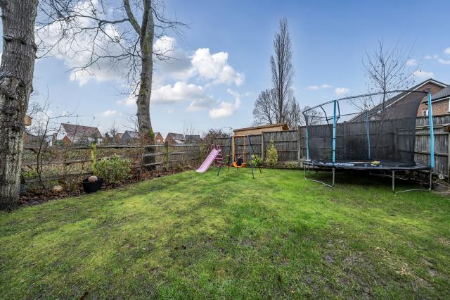 ROSE MEADOW, West End, Woking photo 2