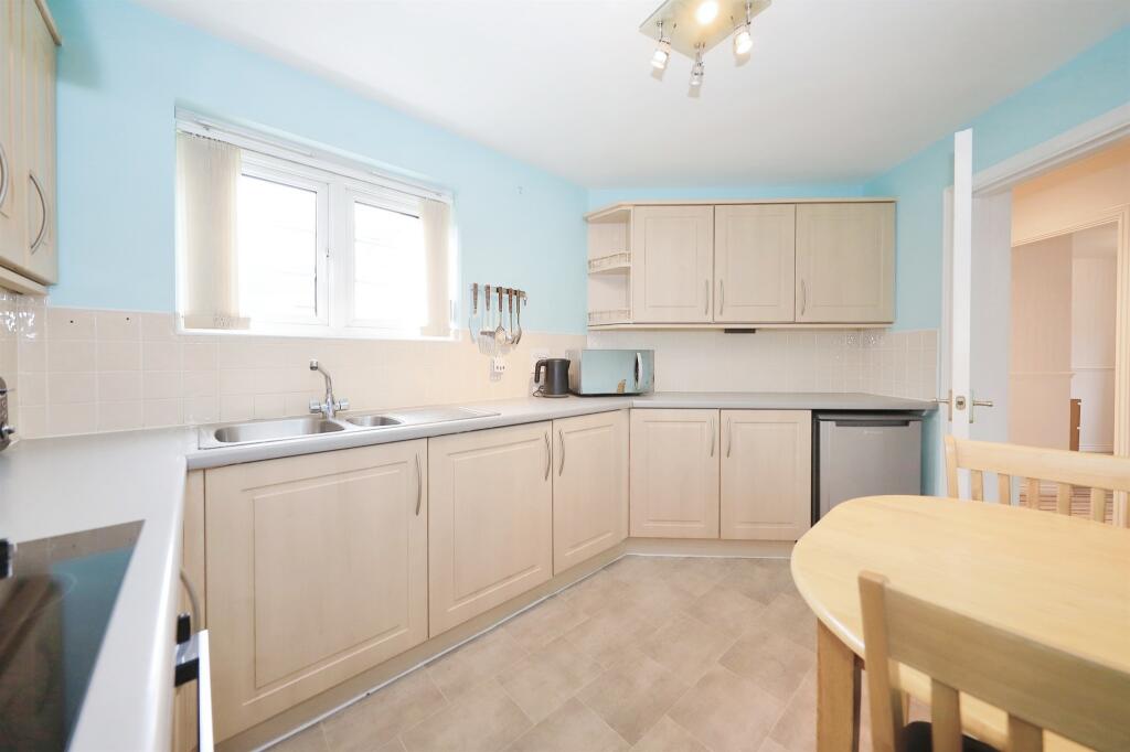 Apartment in Wolverhampton, Perry Hall - View 5