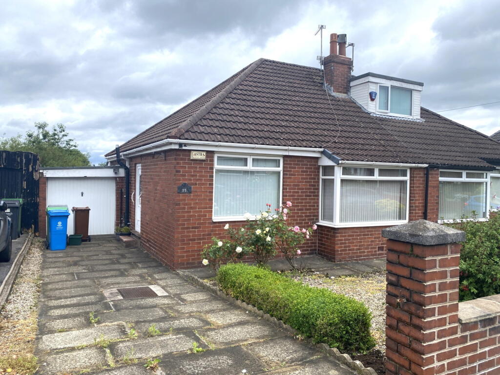 Main image of property: 35 Carlton Way, Royton, Oldham, OL2 5AZ