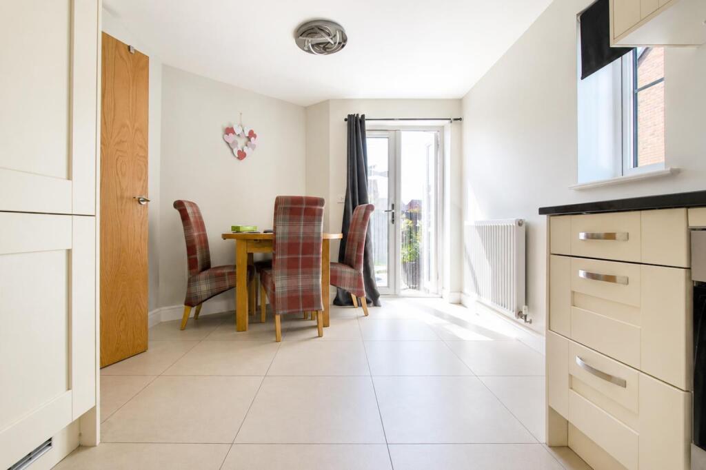 Parker Drive, Buntingford photo 4