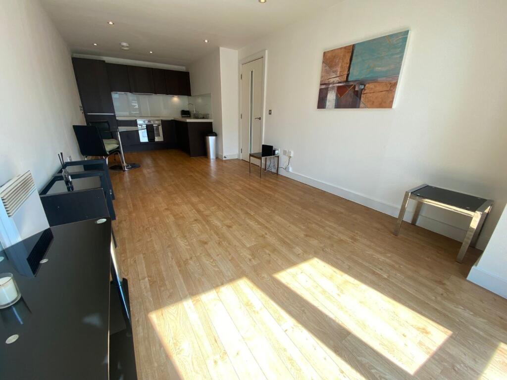 Apartment in Birmingham, Chinese Quarter, Jewellery Quarter - View 3