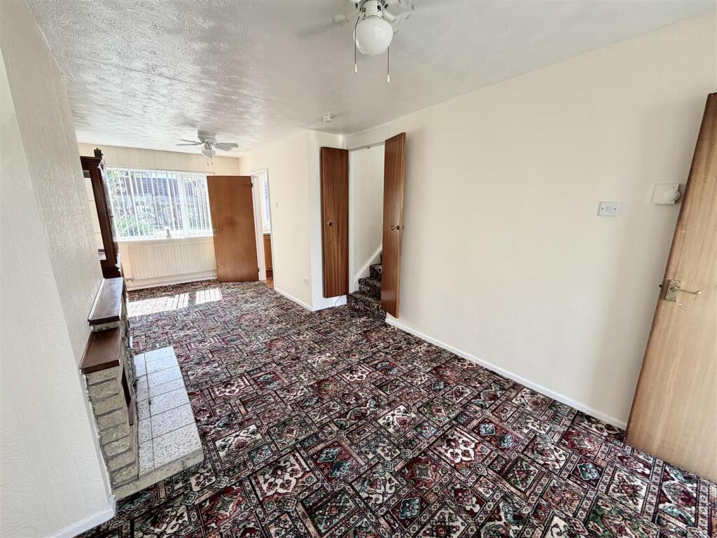 House in Tycroes, Llanedi - View 5