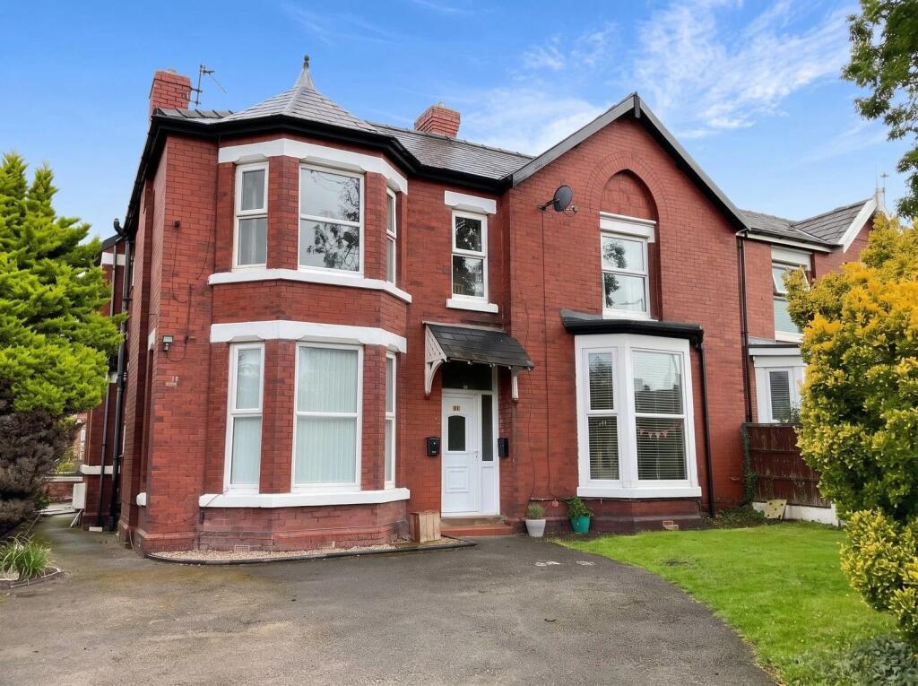 3-bed flat on Aughton Road, Birkdale, Southport, £160,000
