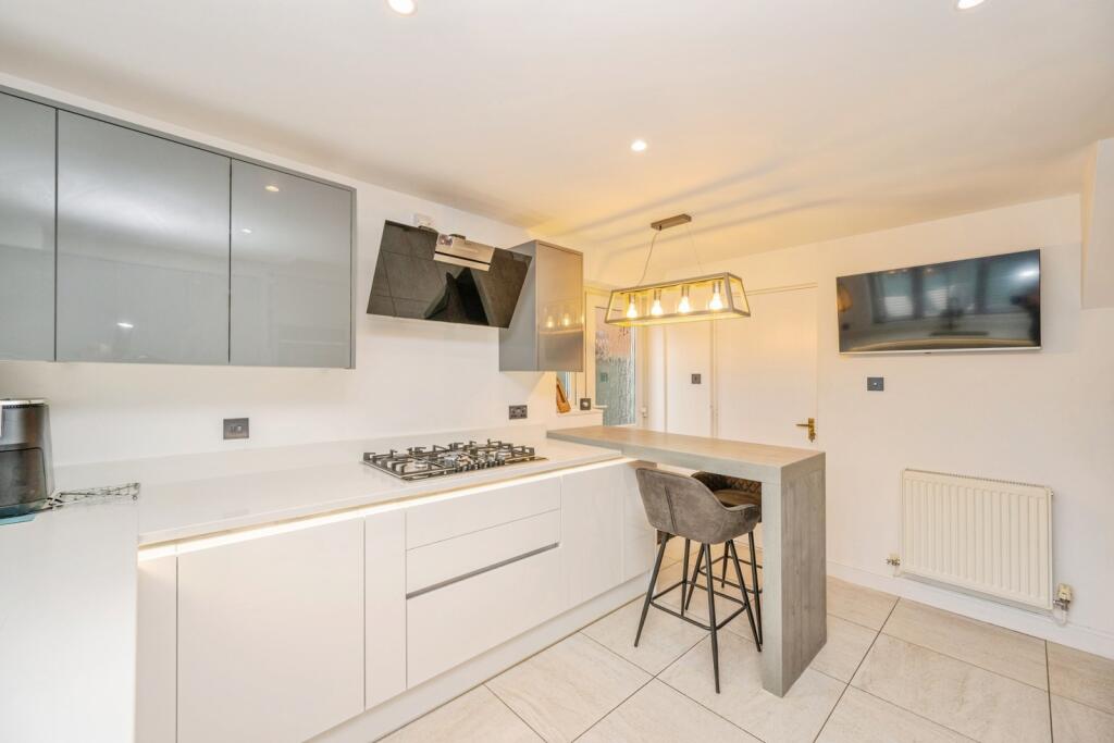 House in Lichfield, Burntwood - View 4
