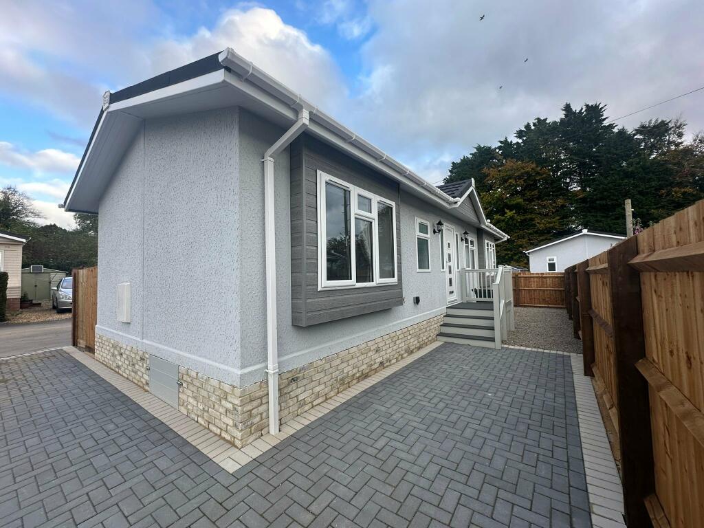 2-bed caravan on Kingsdown Park, Stratton, Swindon, Wiltshire, SN25, £205,000