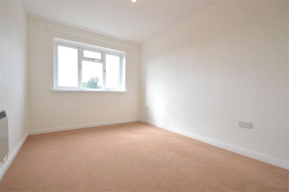 Lemon Grove, Whitehill, Bordon, Hampshire, GU35 photo 4