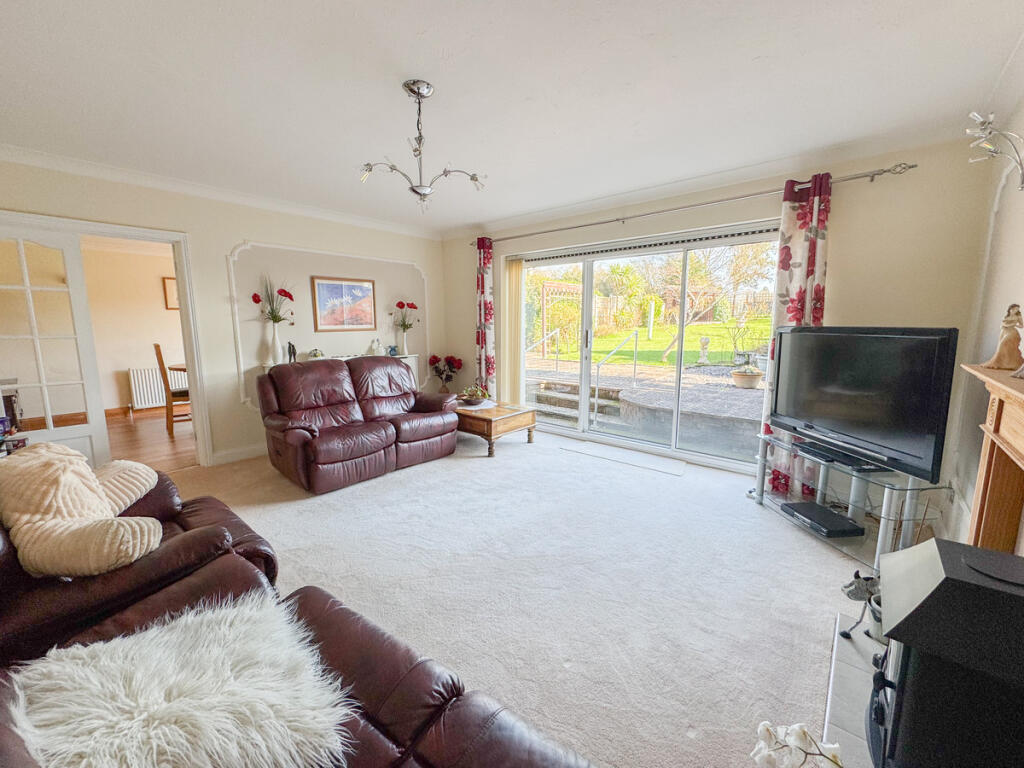 Wellington Road, Rayleigh, SS6 8 photo 3
