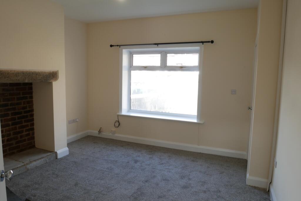 House in Huddersfield - View 4