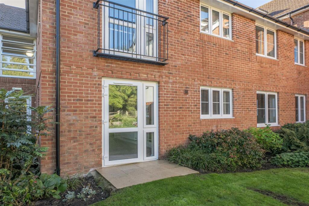 Apartment in Croydon - View 4