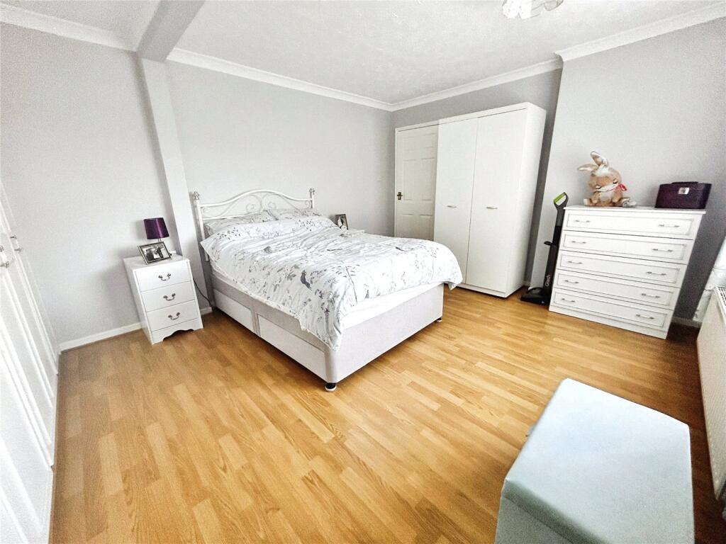 Springfield Gardens, Ilkeston, Derbyshire, DE7 photo 3