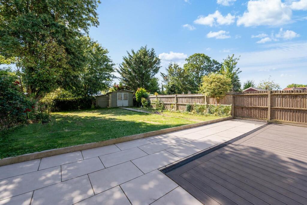 House in Epsom, Stoneleigh - View 3