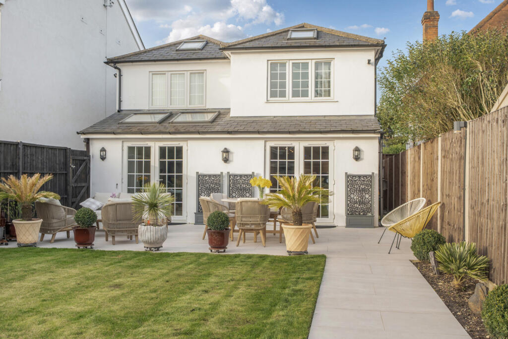 4-bed detached on Oxford Road, Gerrards Cross, Buckinghamshire, £870,000
