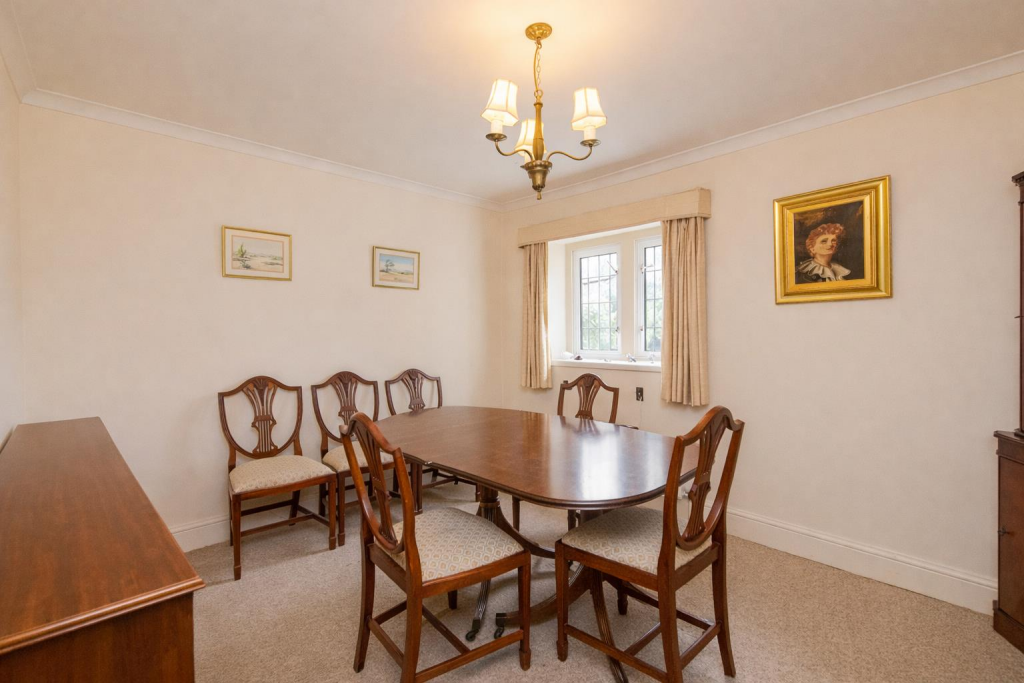 House in Finedon, North Northamptonshire - More