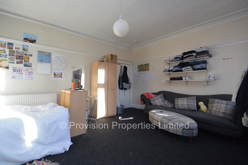 7 bedroom semi-detached house for rent
