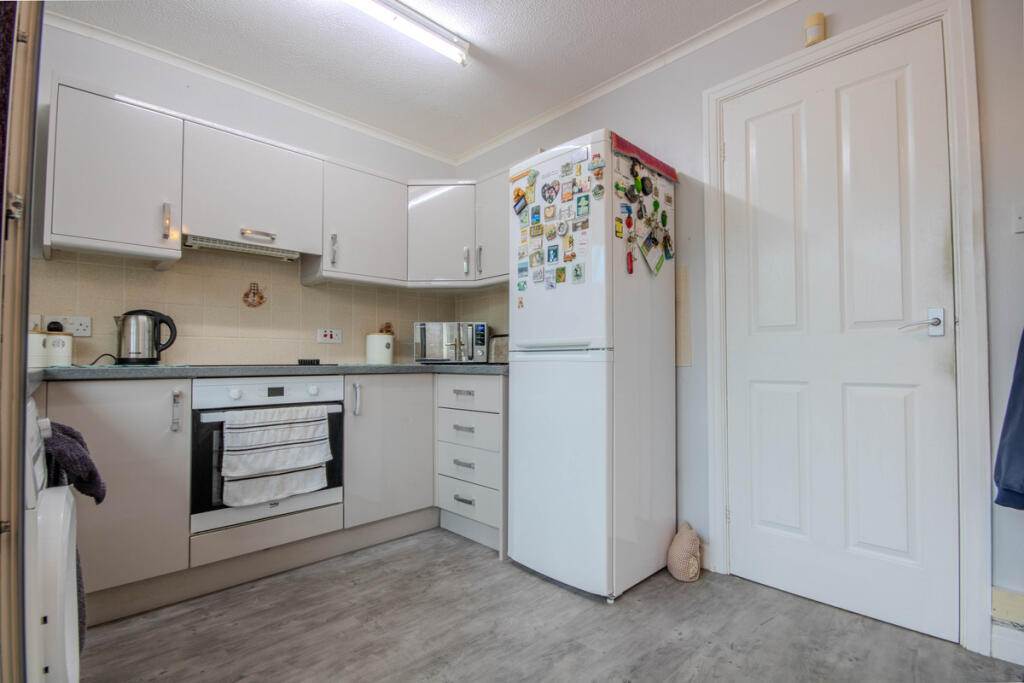Woodland Drive, Penarth, CF64 photo 3