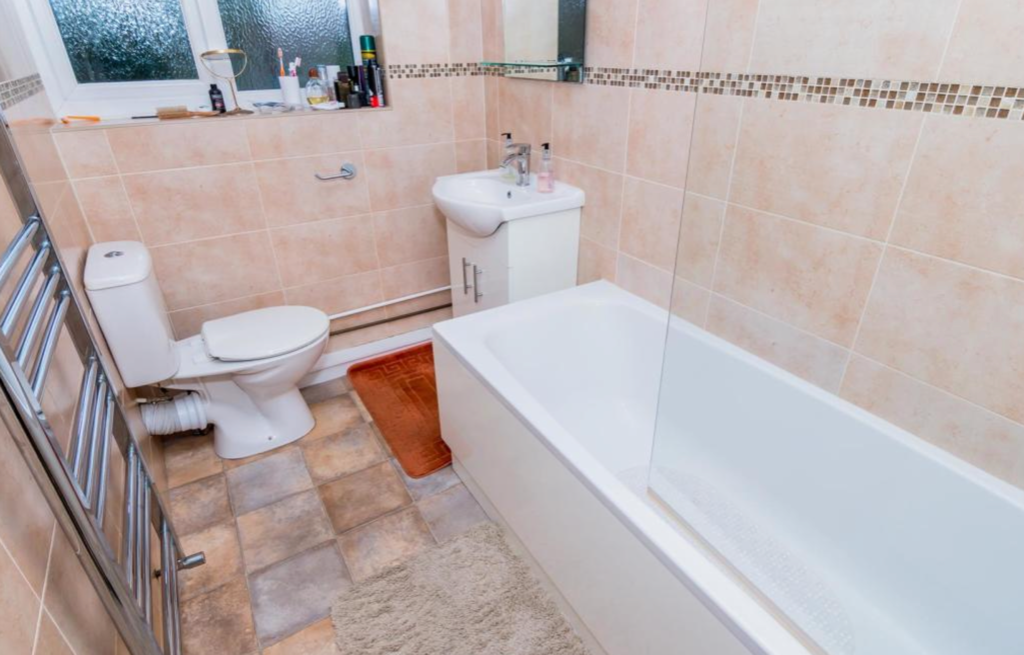Apartment in Wolverhampton, West Midlands - View 4