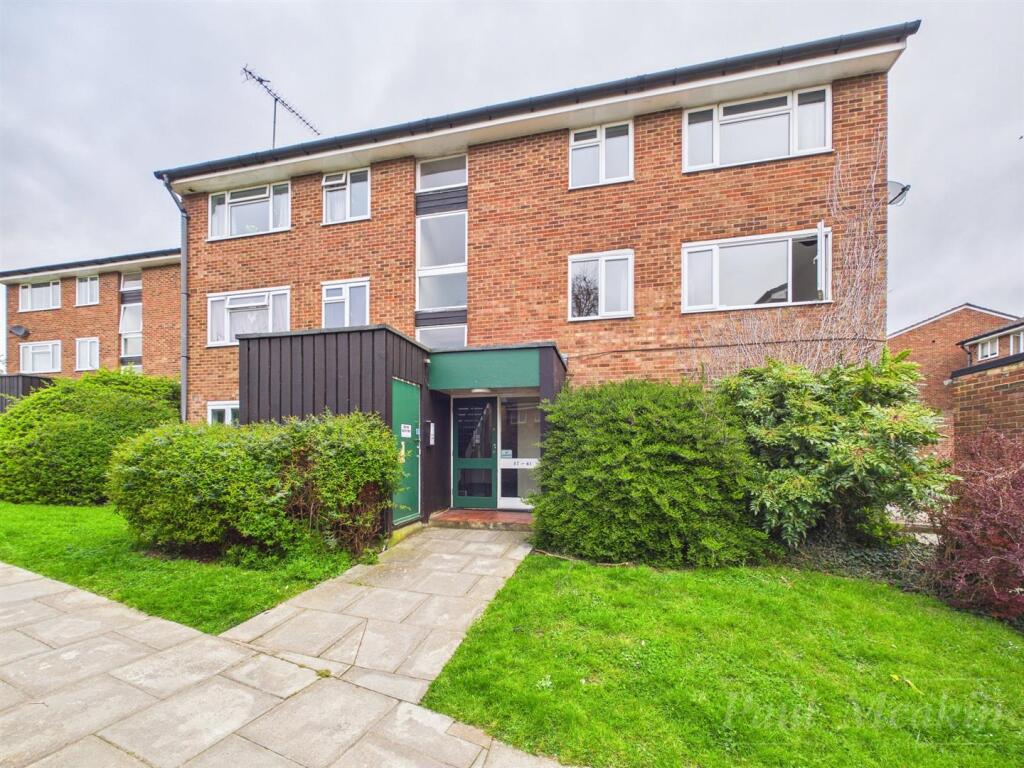 Main image of property: Middlefields, Croydon