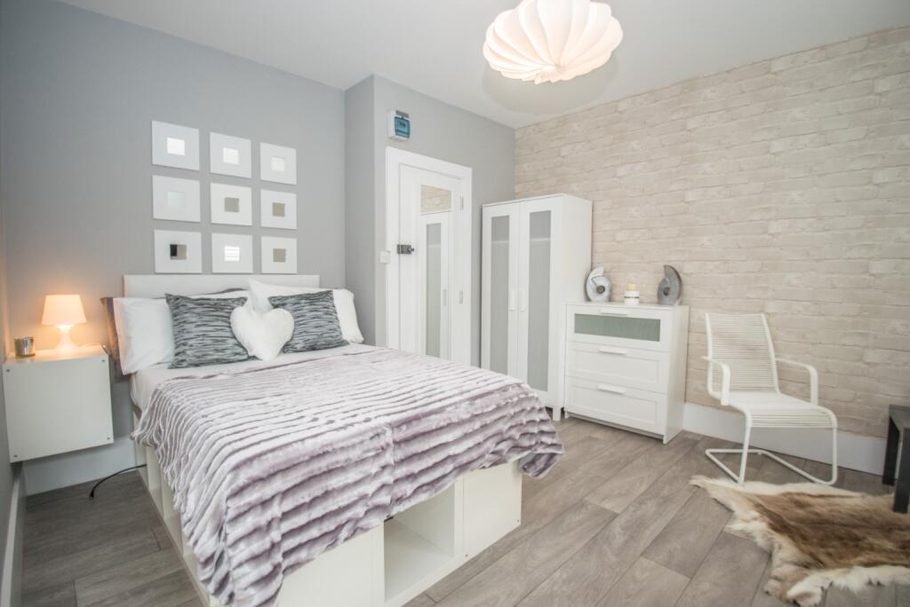 Main image of property: Harcourt Street, Luton, Bedfordshire, LU1 3QJ