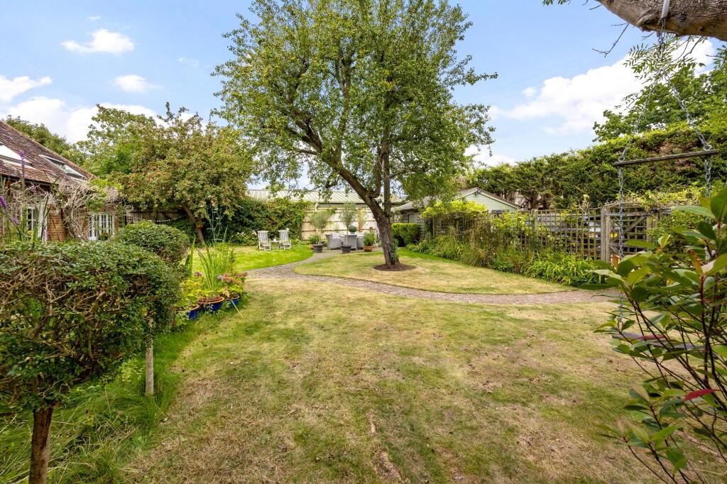 House in Redhill - View 4