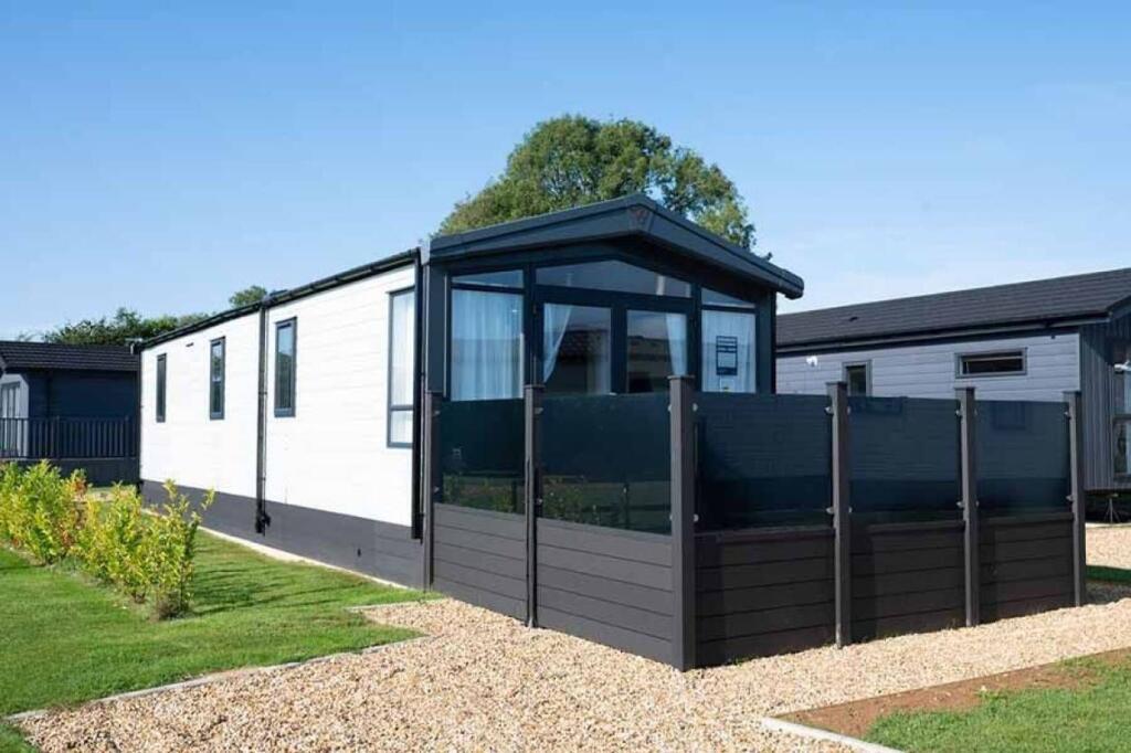 Main image of property: Cotswold Hills Country Park, Chipping Norton, OX7