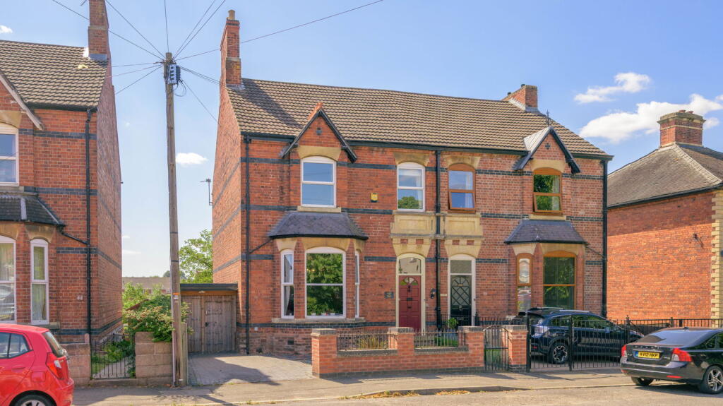 4-bed semi-detached on Dudley Road in Grantham, £400,000