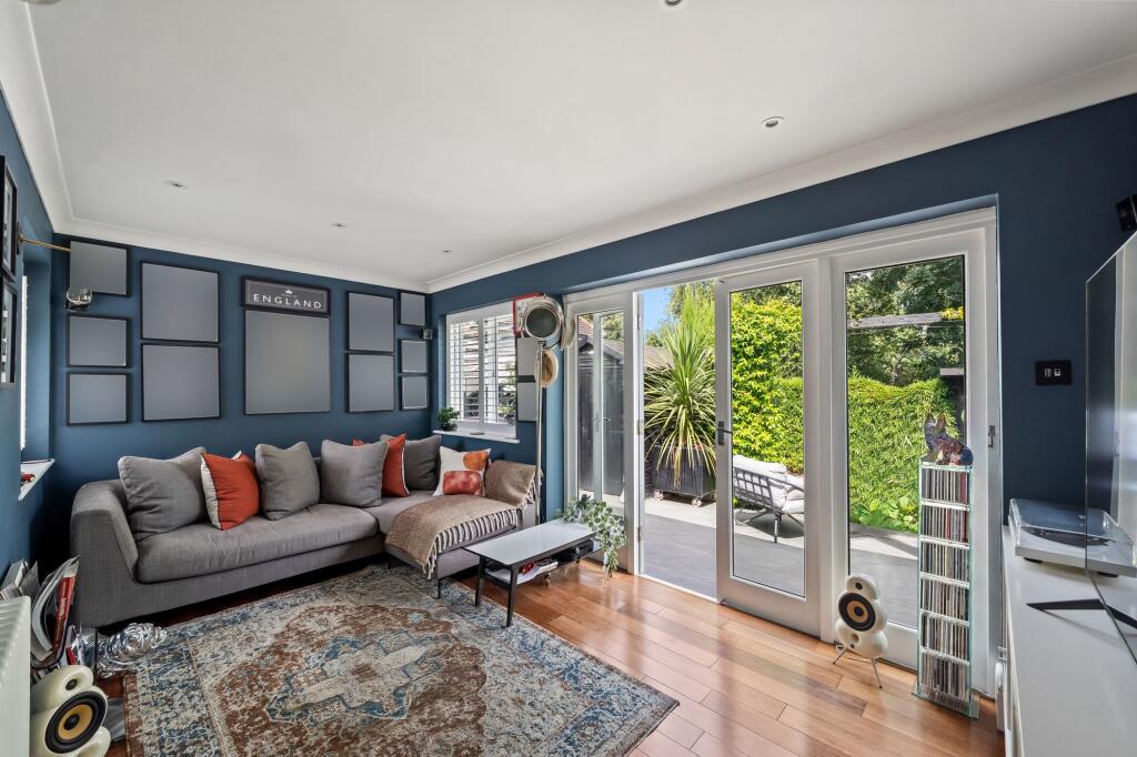 House in Sutton - View 5