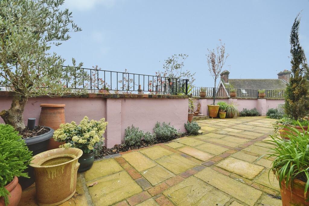 Landgate, Rye, East Sussex, TN31 photo 2