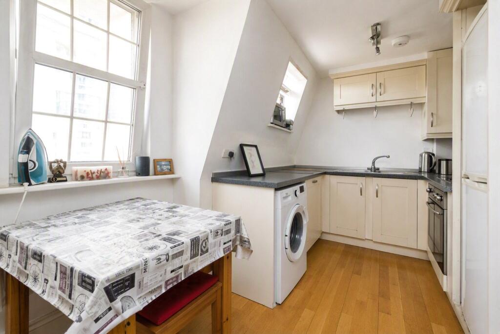 Apartment in Plymouth, Greenbank - View 3