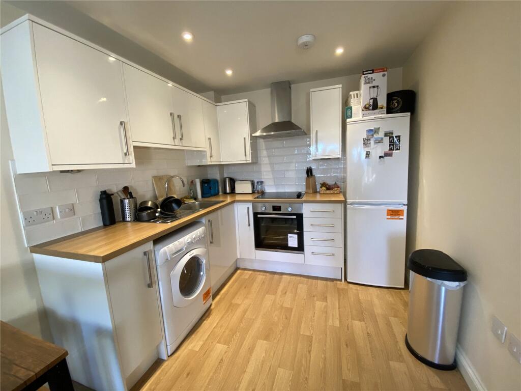 Apartment in Bristol, Lawrence Hill, Barton Hill - View 4