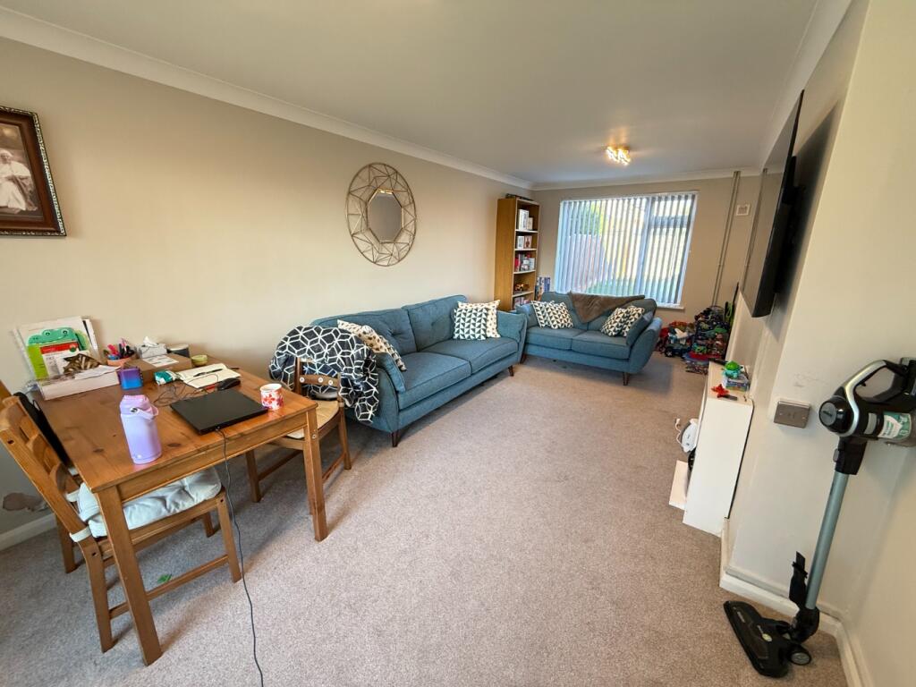 House in Houghton Regis, Central Bedfordshire - View 3