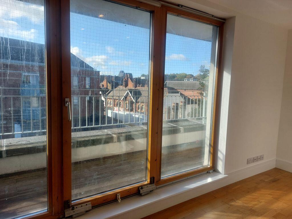 Apartment in Kingston upon Thames - More