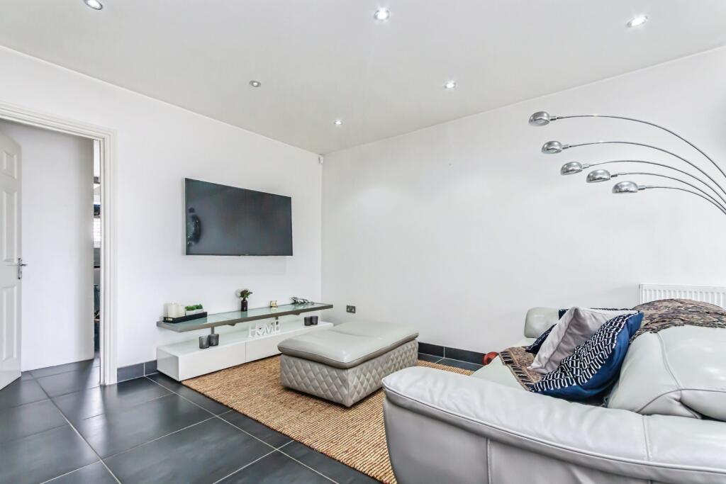 House in Croydon - View 5