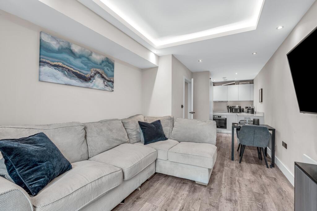 Main image of property: Fountain House, Parkway, Welwyn Garden City, Hertfordshire, AL8