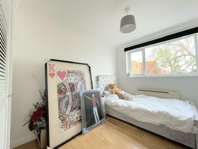 Apartment in London - View 5